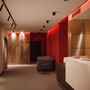 Hotel Chicago, Szkodra